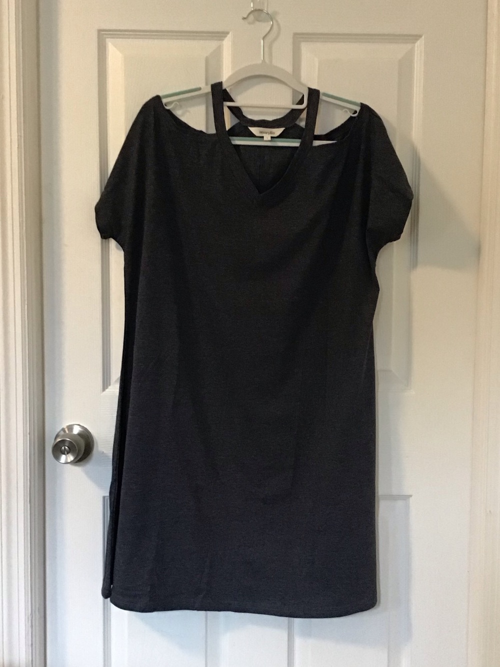 NWOT! Amaryllis Charcoal V-Neck Tee